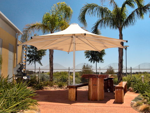 Majestic Oasis Apartments - VIC Tourism 6