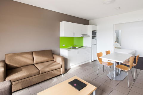 Majestic Oasis Apartments - VIC Tourism 21