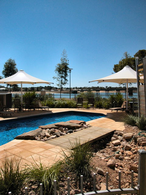 Majestic Oasis Apartments - VIC Tourism 8