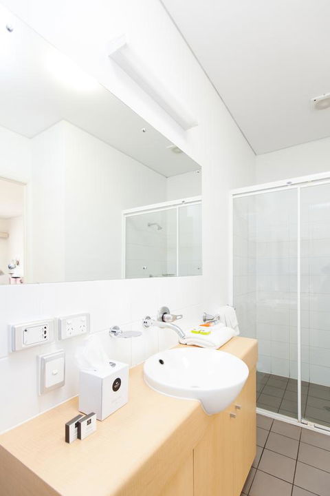 Majestic Oasis Apartments - VIC Tourism 25