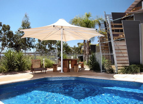 Majestic Oasis Apartments - VIC Tourism 5