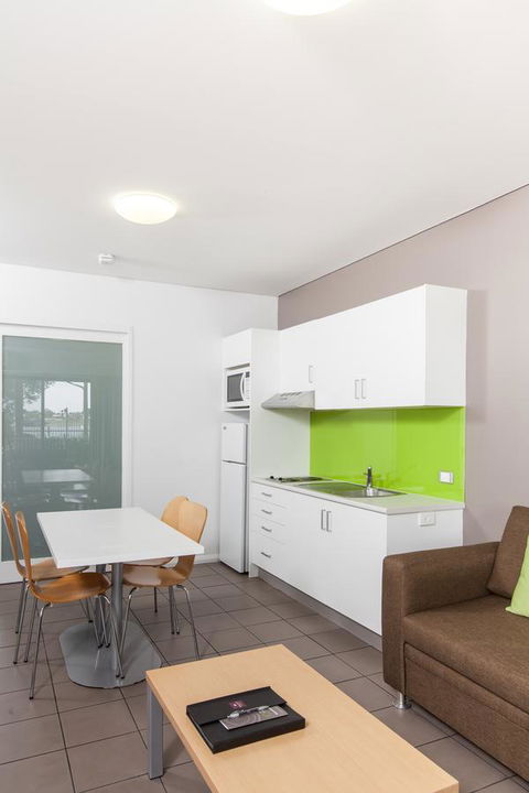 Majestic Oasis Apartments - VIC Tourism 16