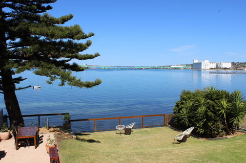 Bay 10 - Suites And Apartments - VIC Tourism 0