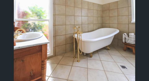 Ambrosia Holiday Home - VIC Tourism 9