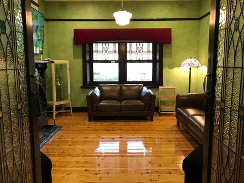 Ambrosia Holiday Home - VIC Tourism 1