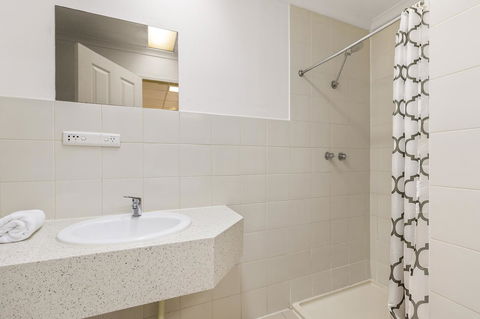 Cosmo On Bank - VIC Tourism 13