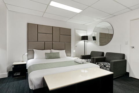 Cosmo On Bank - VIC Tourism 3