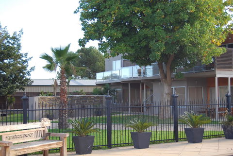Barossa Valley Apartments - VIC Tourism 1