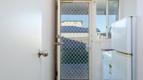 Rocks Beach House Victor Harbor - VIC Tourism 6