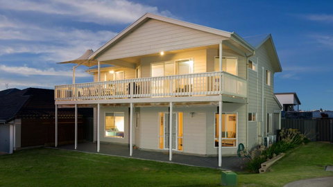 Rocks Beach House Victor Harbor - VIC Tourism 4