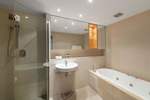 Oaks Glenelg Plaza Pier Suites - VIC Tourism 3