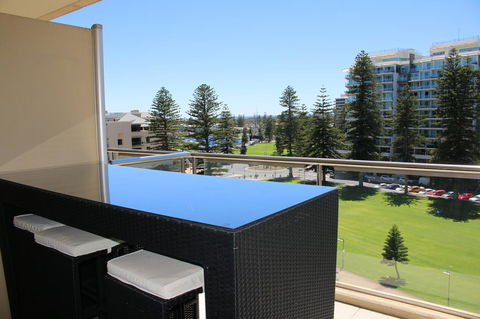 Beachside Luxury Getaway In Glenelg - VIC Tourism 15