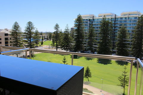 Beachside Luxury Getaway In Glenelg - VIC Tourism 14