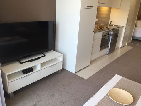 Beachside Luxury Getaway In Glenelg - VIC Tourism 10