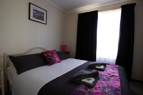 Cape Jervis Holiday Units - VIC Tourism 4