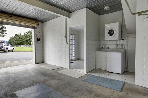 Tasman Beachside Apartment - VIC Tourism 11