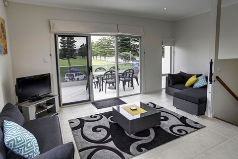 Tasman Beachside Apartment - VIC Tourism 4