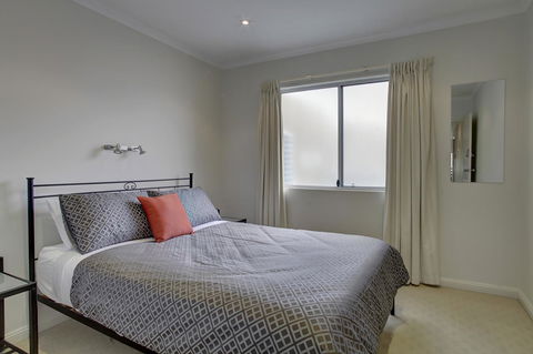 Tasman Beachside Apartment - VIC Tourism 8