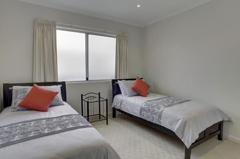 Tasman Beachside Apartment - VIC Tourism 9
