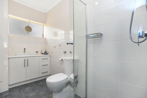 The Dolphins Beachfront Apartments - VIC Tourism 15
