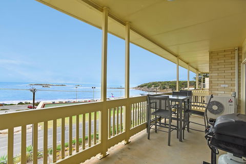 The Dolphins Beachfront Apartments - VIC Tourism 10