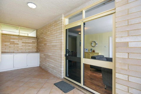 The Dolphins Beachfront Apartments - VIC Tourism 3