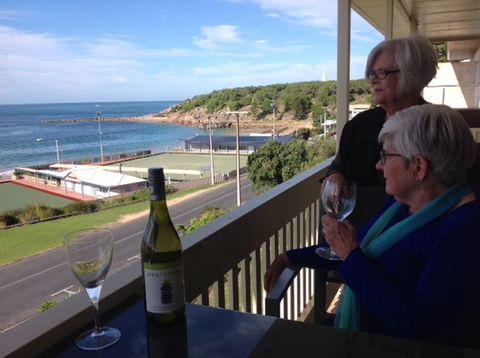 The Dolphins Beachfront Apartments - VIC Tourism 0