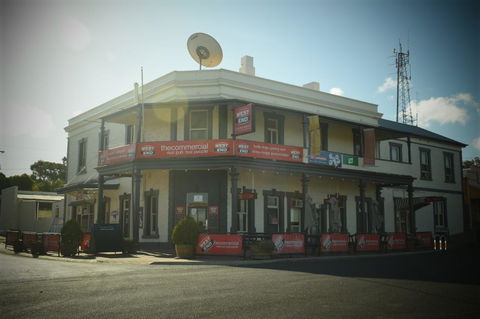 Commercial Hotel Morgan - VIC Tourism 0
