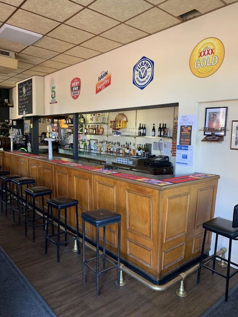 Commercial Hotel Morgan - VIC Tourism 2