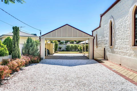 \'THE CHURCH\' Guest Home, Gawler Barossa Region - VIC Tourism 11