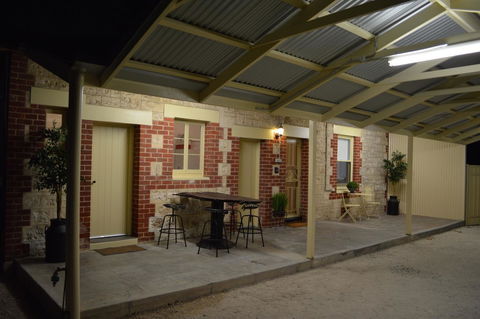 Two Cow Cottage Bed & Breakfast - VIC Tourism 32