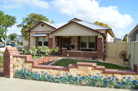 Two Cow Cottage Bed & Breakfast - VIC Tourism 15