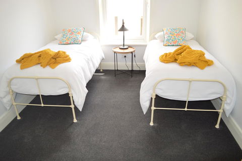 Two Cow Cottage Bed & Breakfast - VIC Tourism 20