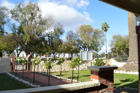Two Cow Cottage Bed & Breakfast - VIC Tourism 31