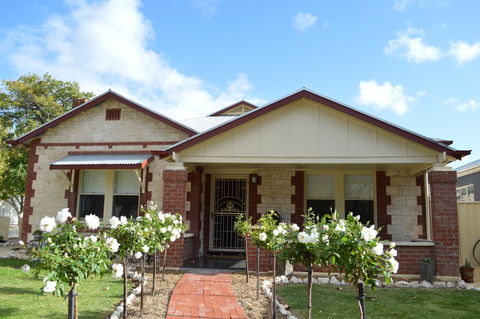 Two Cow Cottage Bed & Breakfast - VIC Tourism 1