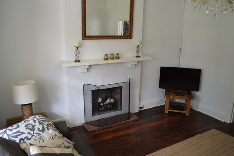 Two Cow Cottage Bed & Breakfast - VIC Tourism 11