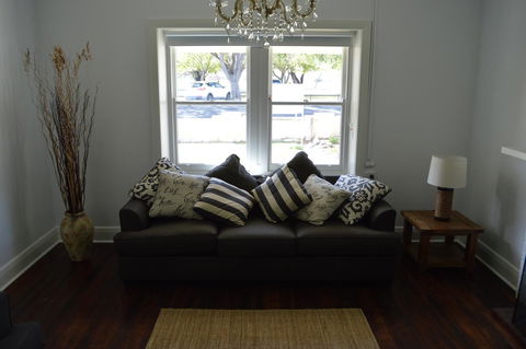 Two Cow Cottage Bed & Breakfast - VIC Tourism 14
