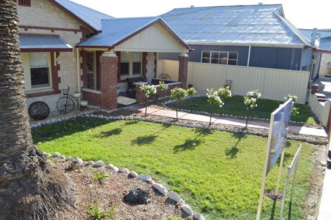 Two Cow Cottage Bed & Breakfast - VIC Tourism 18