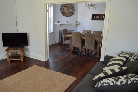 Two Cow Cottage Bed & Breakfast - VIC Tourism 26