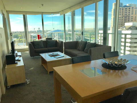 Adelaide DressCircle Apartments - North Terrace - VIC Tourism 9