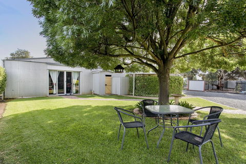 Barossa Retro BnB - VIC Tourism 3