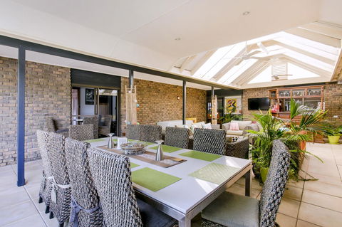 Barossa Retro BnB - VIC Tourism 6