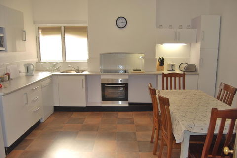 Jacaranda Cottage - VIC Tourism 3