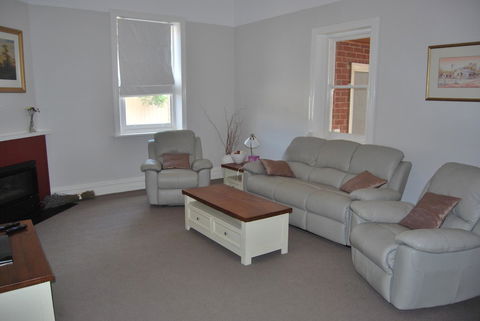 Jacaranda Cottage - VIC Tourism 6