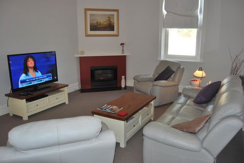 Jacaranda Cottage - VIC Tourism 2