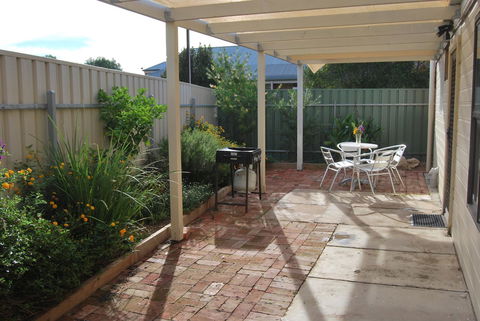 Jacaranda Cottage - VIC Tourism 5