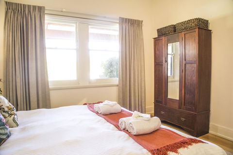 Mataro Cottage - VIC Tourism 11
