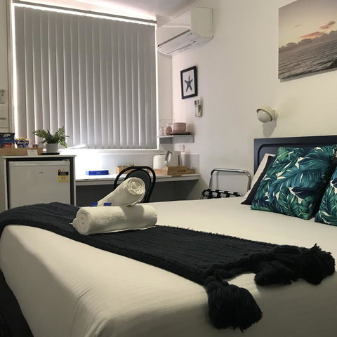 OCEAN BREEZE MOTEL - VIC Tourism 1