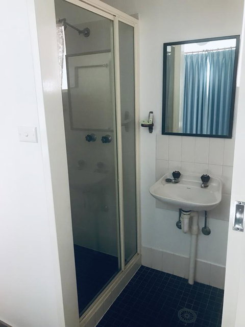 OCEAN BREEZE MOTEL - VIC Tourism 7
