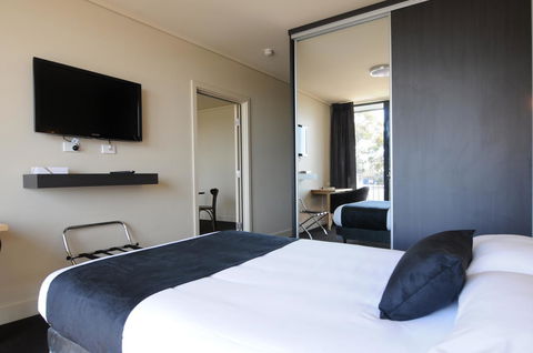 Mansfield Park Hotel - VIC Tourism 1